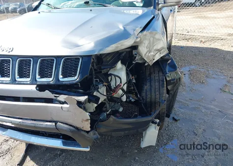 2018 Jeep Compass Limited 4X4 из США, поврежденный, VIN 3C4NJDCB3JT373917